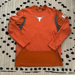 University of Texas men’s athlete issued Nike pullover